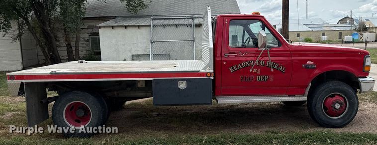 image for item DZ8618 1993 Ford F350 flatbed pickup truck