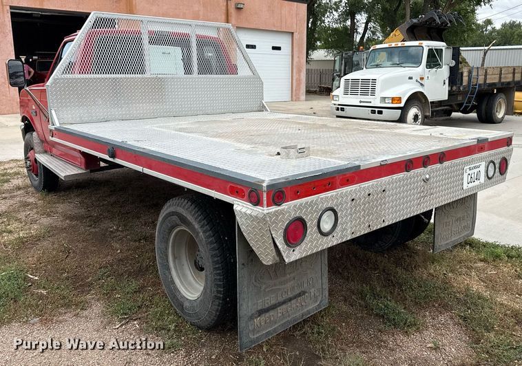 image for item DZ8618 1993 Ford F350 flatbed pickup truck