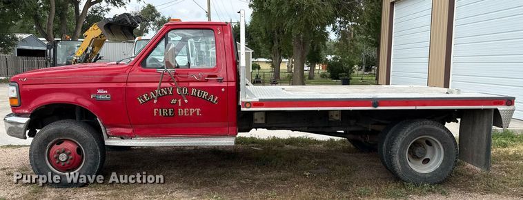 image for item DZ8618 1993 Ford F350 flatbed pickup truck