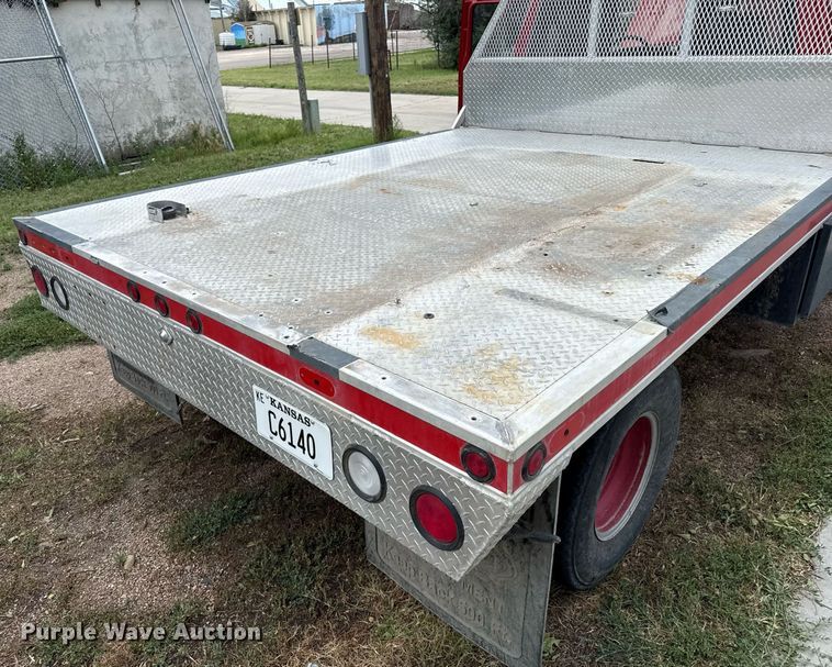 image for item DZ8618 1993 Ford F350 flatbed pickup truck