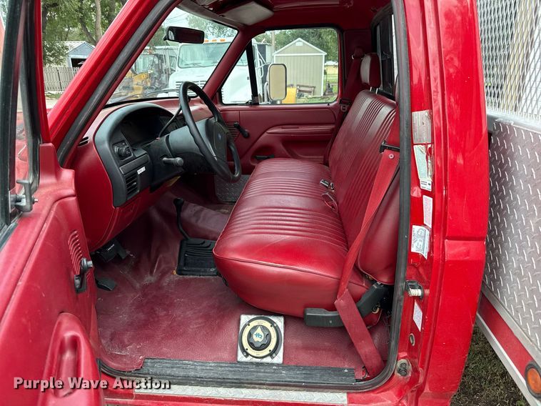 image for item DZ8618 1993 Ford F350 flatbed pickup truck