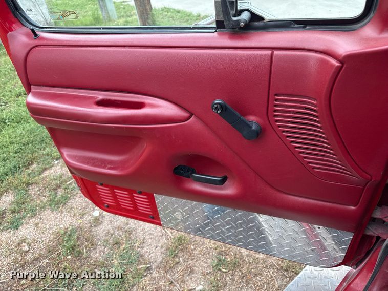 image for item DZ8618 1993 Ford F350 flatbed pickup truck