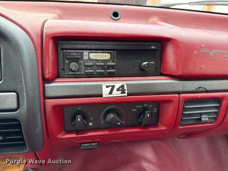 image for item DZ8618 1993 Ford F350 flatbed pickup truck