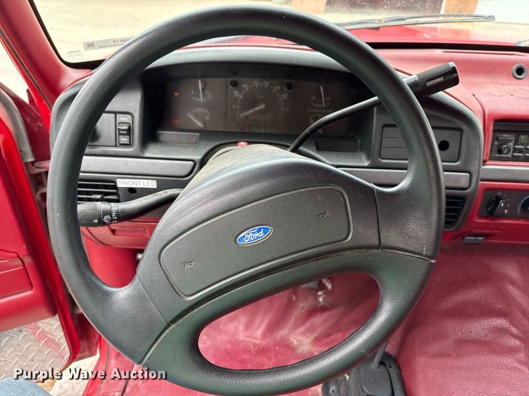 image for item DZ8618 1993 Ford F350 flatbed pickup truck