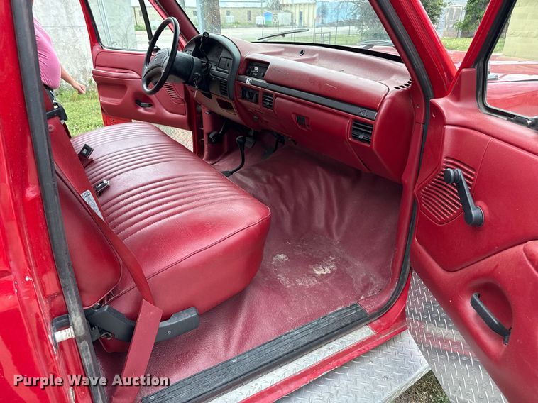 image for item DZ8618 1993 Ford F350 flatbed pickup truck