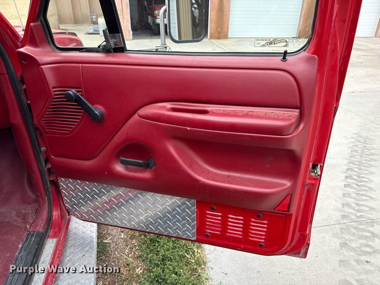 image for item DZ8618 1993 Ford F350 flatbed pickup truck