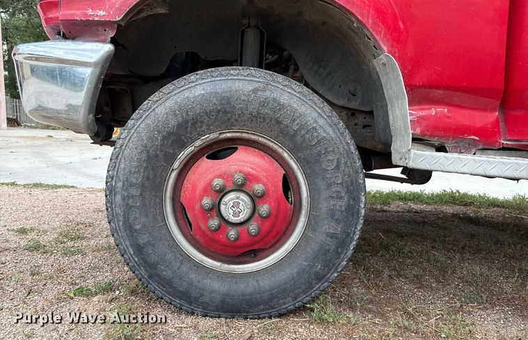 image for item DZ8618 1993 Ford F350 flatbed pickup truck