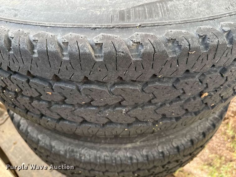 image for item DZ8618 1993 Ford F350 flatbed pickup truck