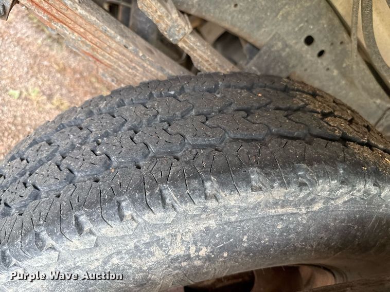 image for item DZ8618 1993 Ford F350 flatbed pickup truck