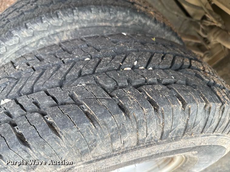 image for item DZ8618 1993 Ford F350 flatbed pickup truck