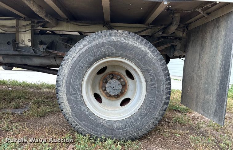 image for item DZ8618 1993 Ford F350 flatbed pickup truck