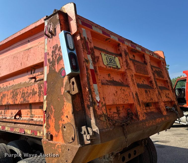 image for item EB2642 2004 Peterbilt 357 dump truck