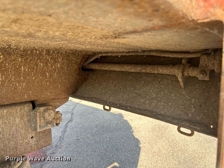 image for item EB2642 2004 Peterbilt 357 dump truck