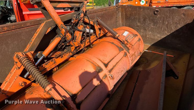 image for item EB2642 2004 Peterbilt 357 dump truck