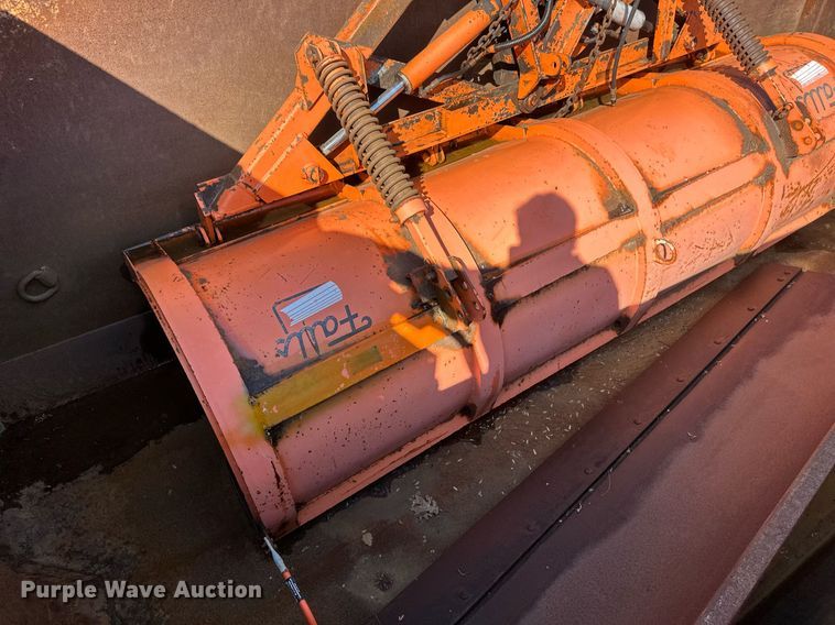 image for item EB2642 2004 Peterbilt 357 dump truck