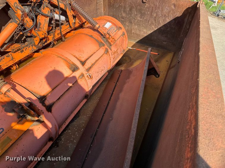 image for item EB2642 2004 Peterbilt 357 dump truck