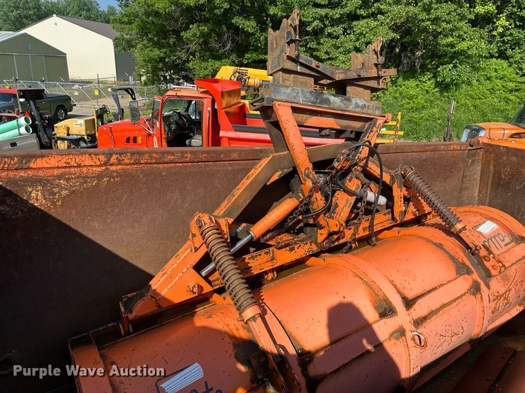 image for item EB2642 2004 Peterbilt 357 dump truck