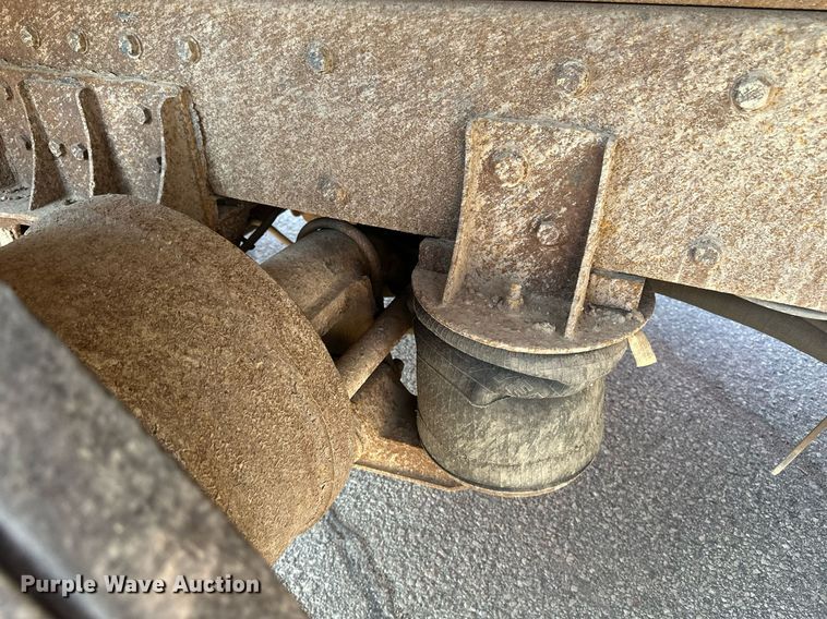 image for item EB2642 2004 Peterbilt 357 dump truck