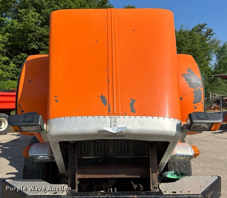 image for item EB2642 2004 Peterbilt 357 dump truck