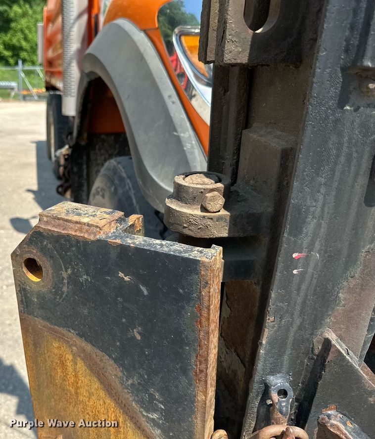 image for item EB2643 2008 International  7600 dump truck