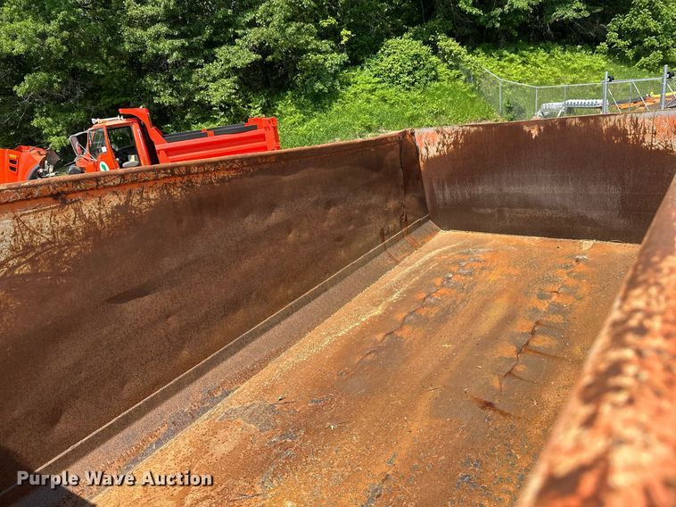 image for item EB2643 2008 International  7600 dump truck