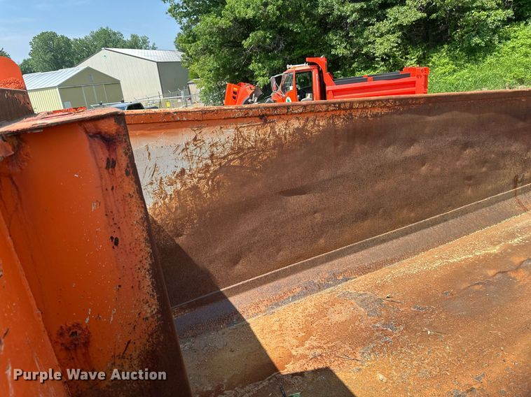 image for item EB2643 2008 International  7600 dump truck