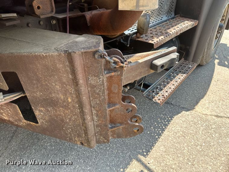 image for item EB2643 2008 International  7600 dump truck