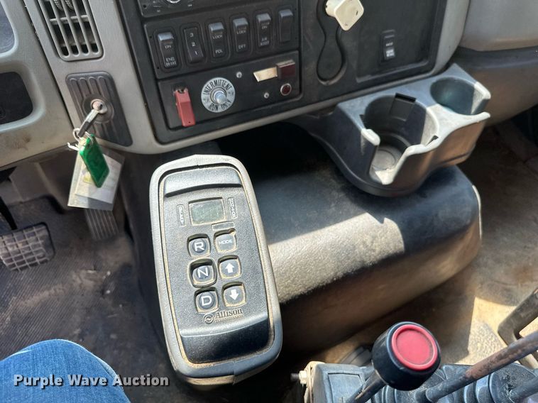 image for item EB2643 2008 International  7600 dump truck