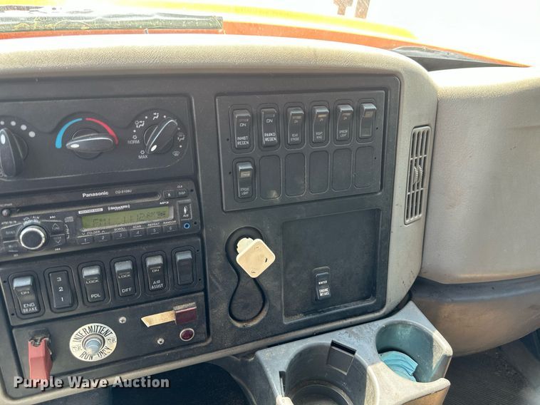 image for item EB2643 2008 International  7600 dump truck