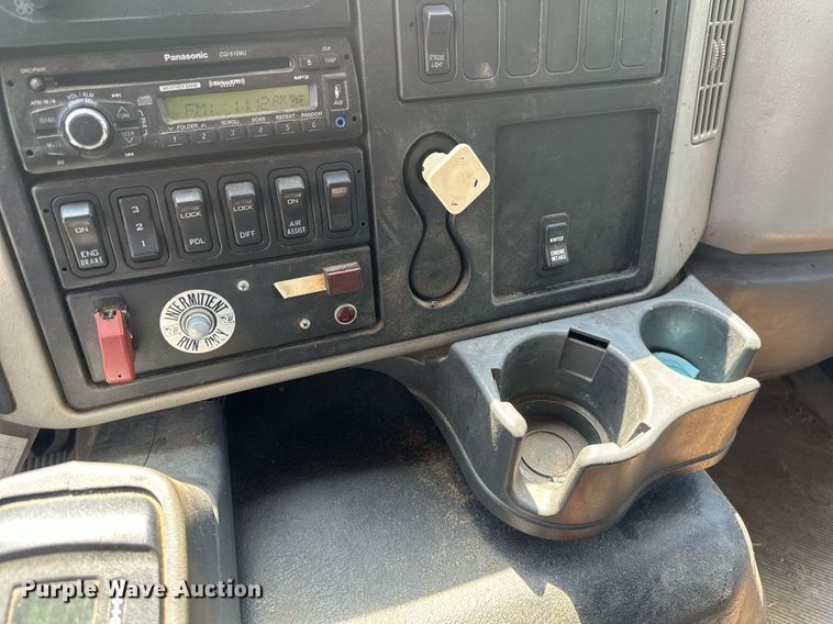 image for item EB2643 2008 International  7600 dump truck