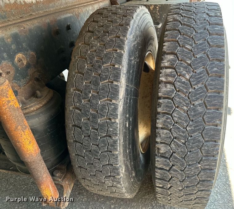 image for item EB2643 2008 International  7600 dump truck