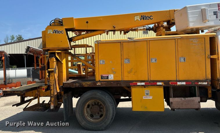 image for item EB2644 1996 GMC TopKick digger derrick truck