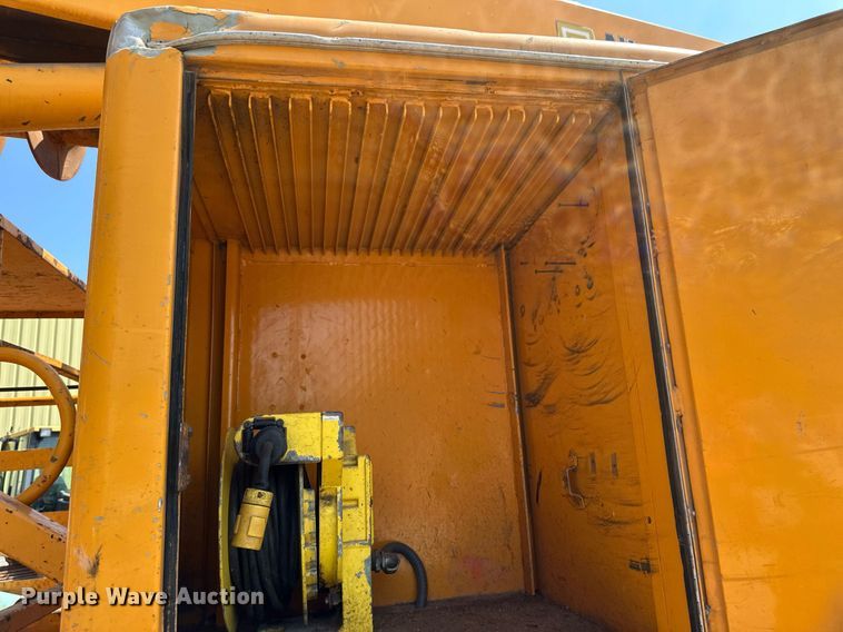 image for item EB2644 1996 GMC TopKick digger derrick truck