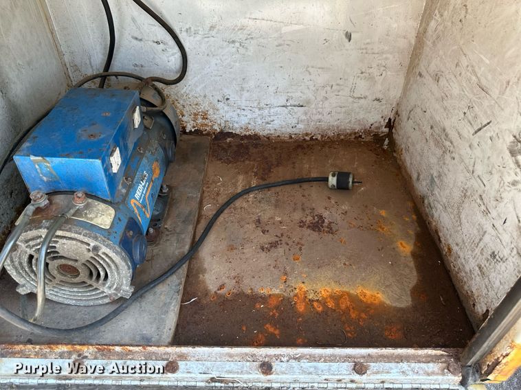 image for item EB2644 1996 GMC TopKick digger derrick truck