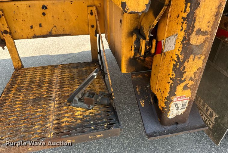 image for item EB2644 1996 GMC TopKick digger derrick truck