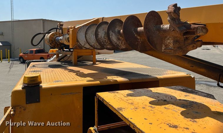 image for item EB2644 1996 GMC TopKick digger derrick truck