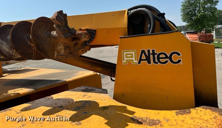 image for item EB2644 1996 GMC TopKick digger derrick truck