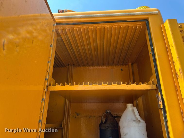 image for item EB2644 1996 GMC TopKick digger derrick truck