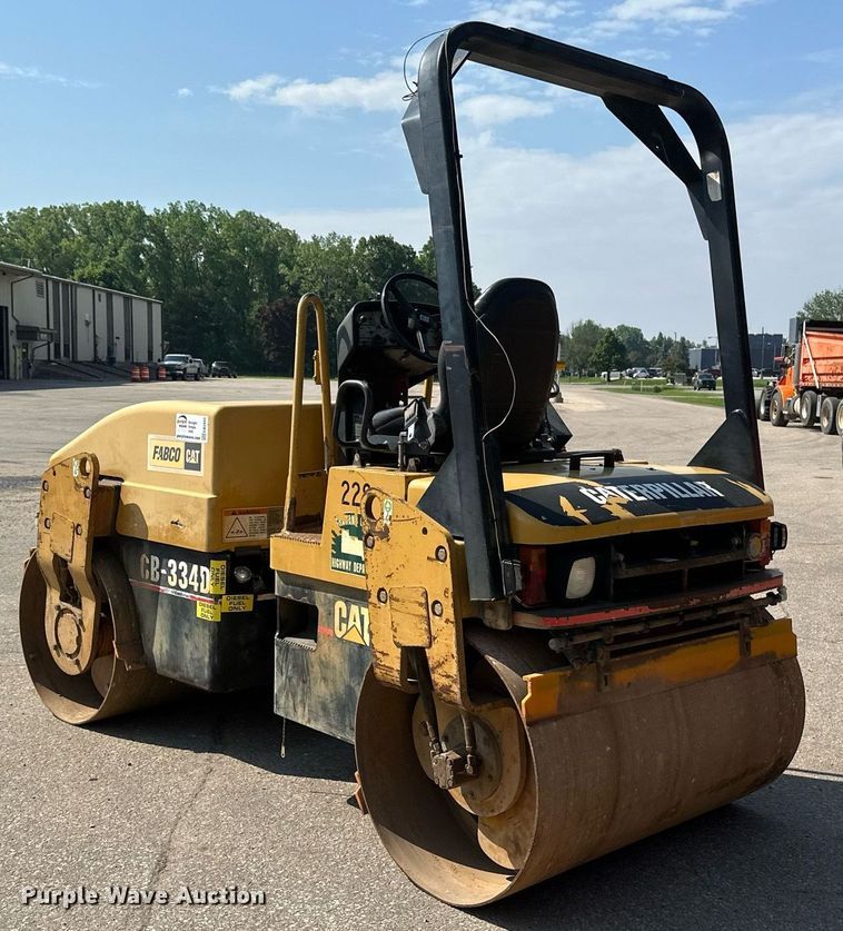 image for item EB2645 2000 Caterpillar CB334D double drum roller