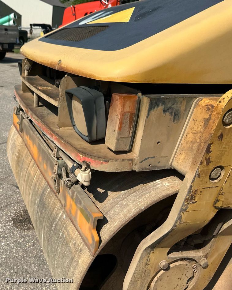 image for item EB2645 2000 Caterpillar CB334D double drum roller