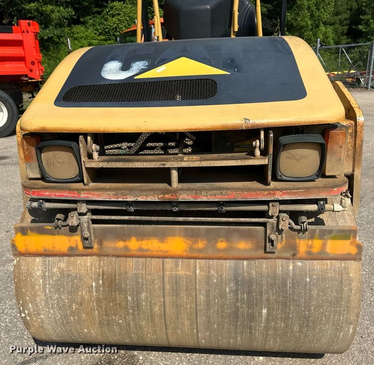 image for item EB2645 2000 Caterpillar CB334D double drum roller