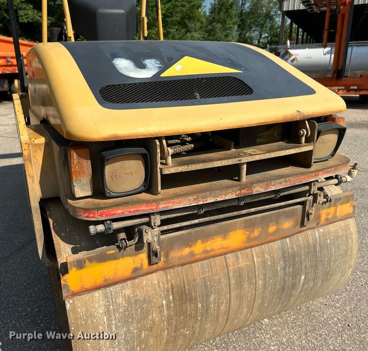 image for item EB2645 2000 Caterpillar CB334D double drum roller
