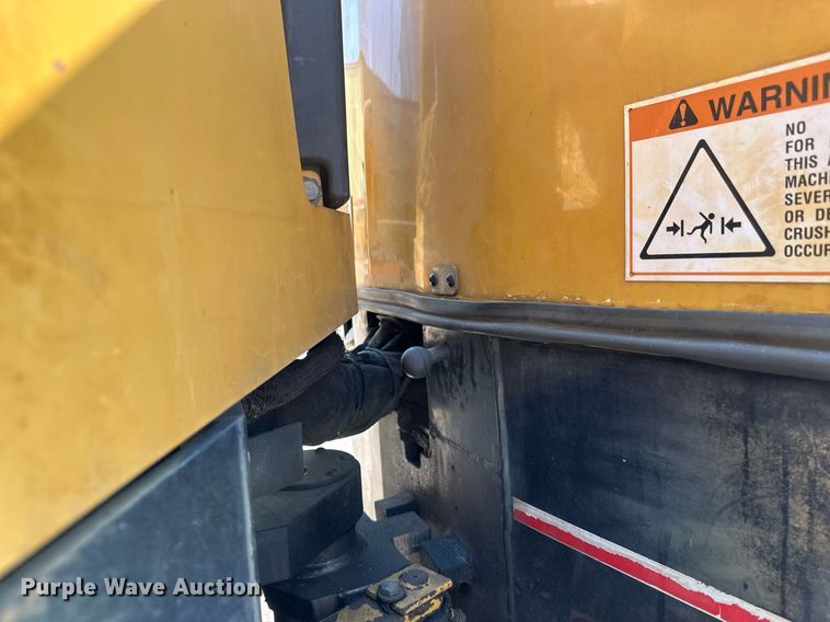 image for item EB2645 2000 Caterpillar CB334D double drum roller