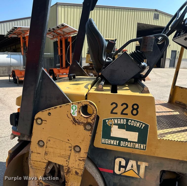 image for item EB2645 2000 Caterpillar CB334D double drum roller