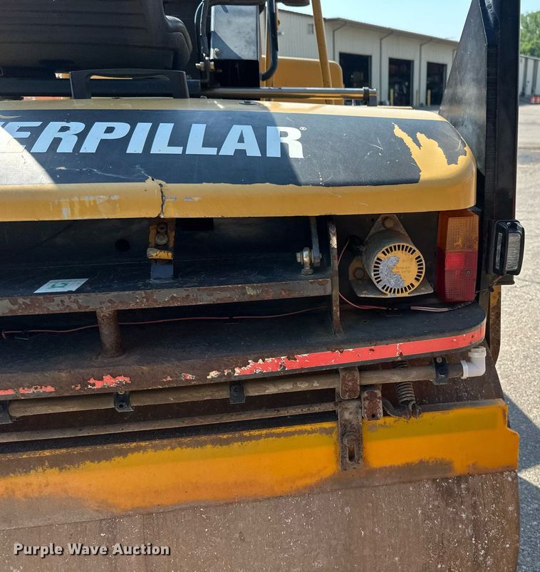 image for item EB2645 2000 Caterpillar CB334D double drum roller