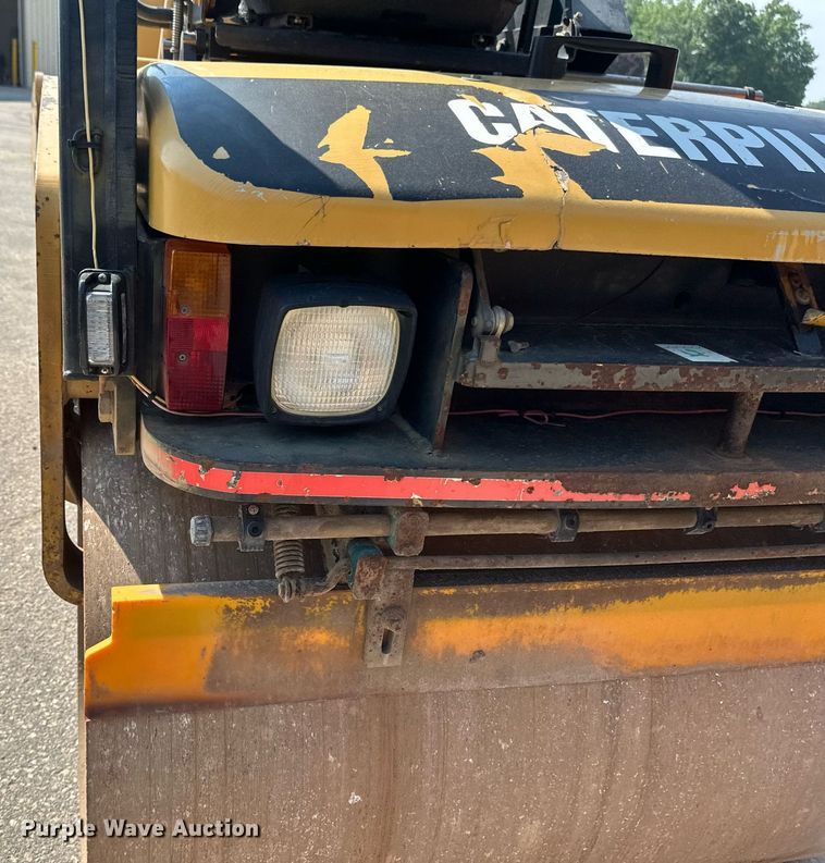 image for item EB2645 2000 Caterpillar CB334D double drum roller