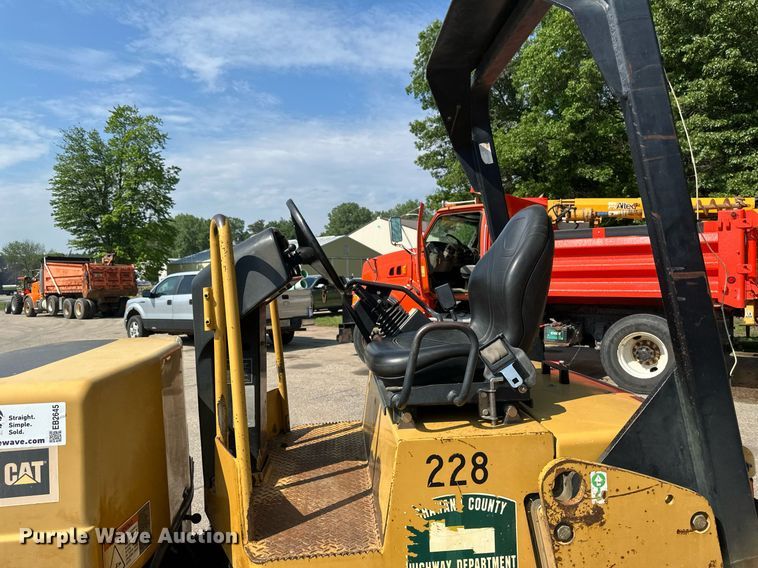 image for item EB2645 2000 Caterpillar CB334D double drum roller