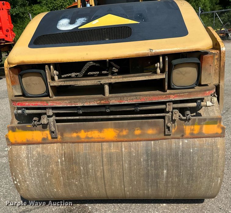 image for item EB2645 2000 Caterpillar CB334D double drum roller