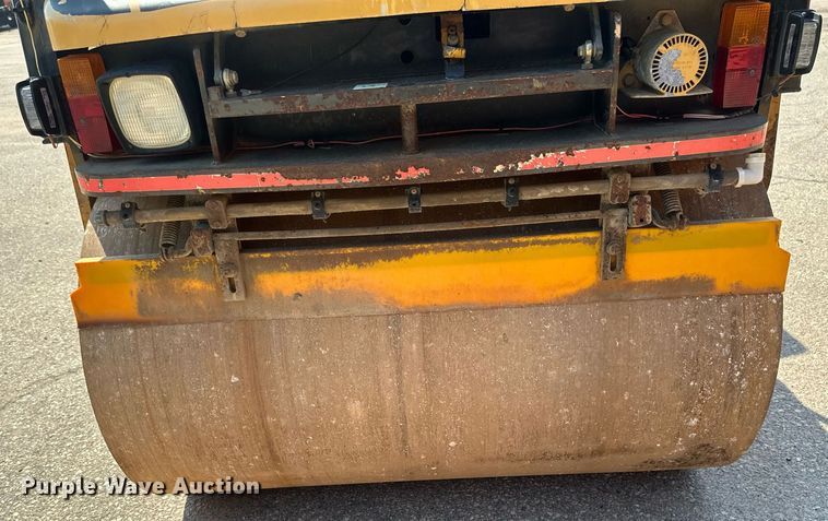 image for item EB2645 2000 Caterpillar CB334D double drum roller
