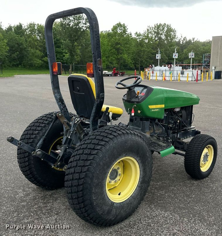 image for item EB2661 2006 John Deere 4200 HFWD tractor